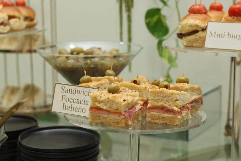 Estación de bocadillos y catering para eventos